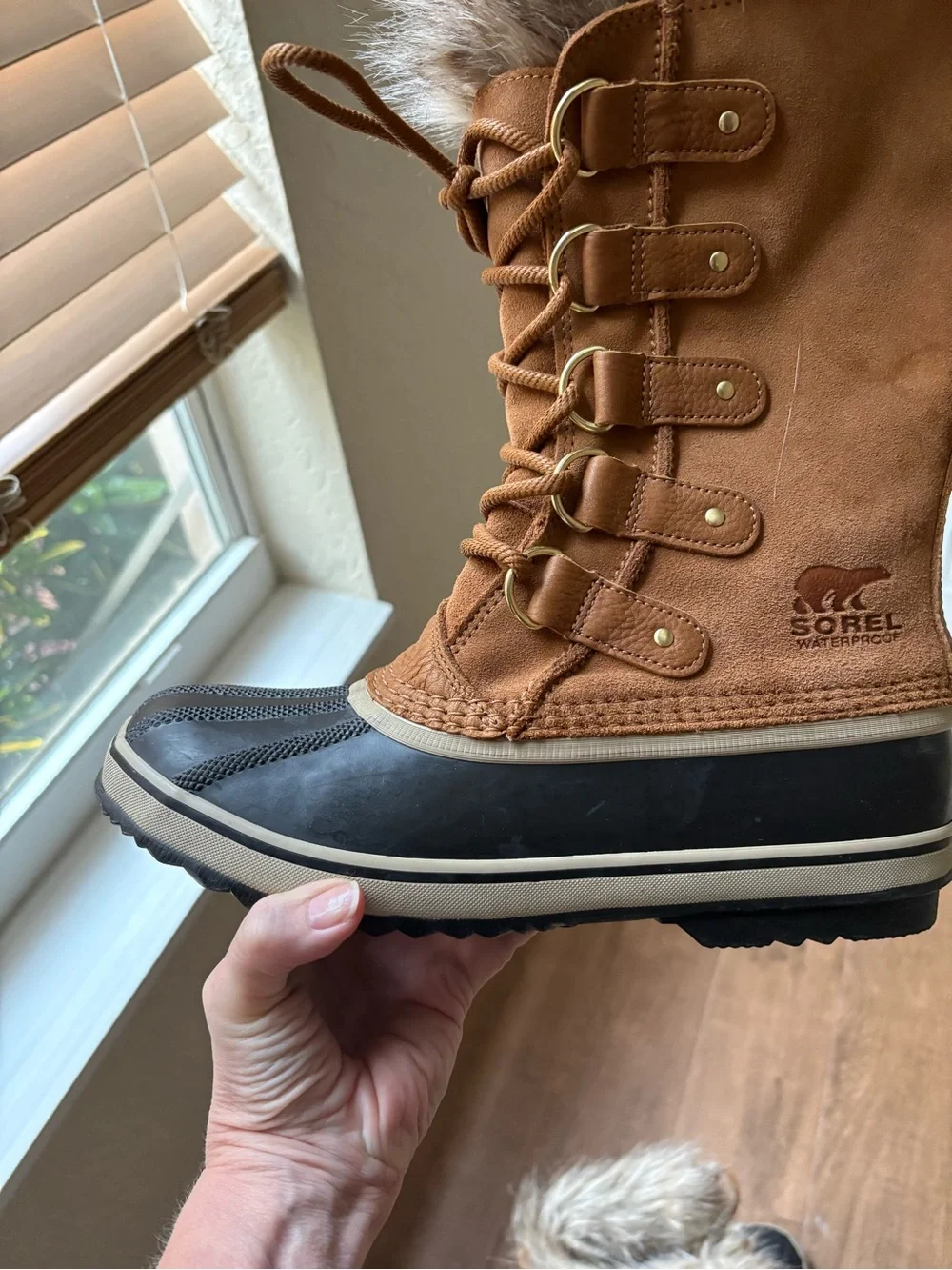 Sorel lace faux